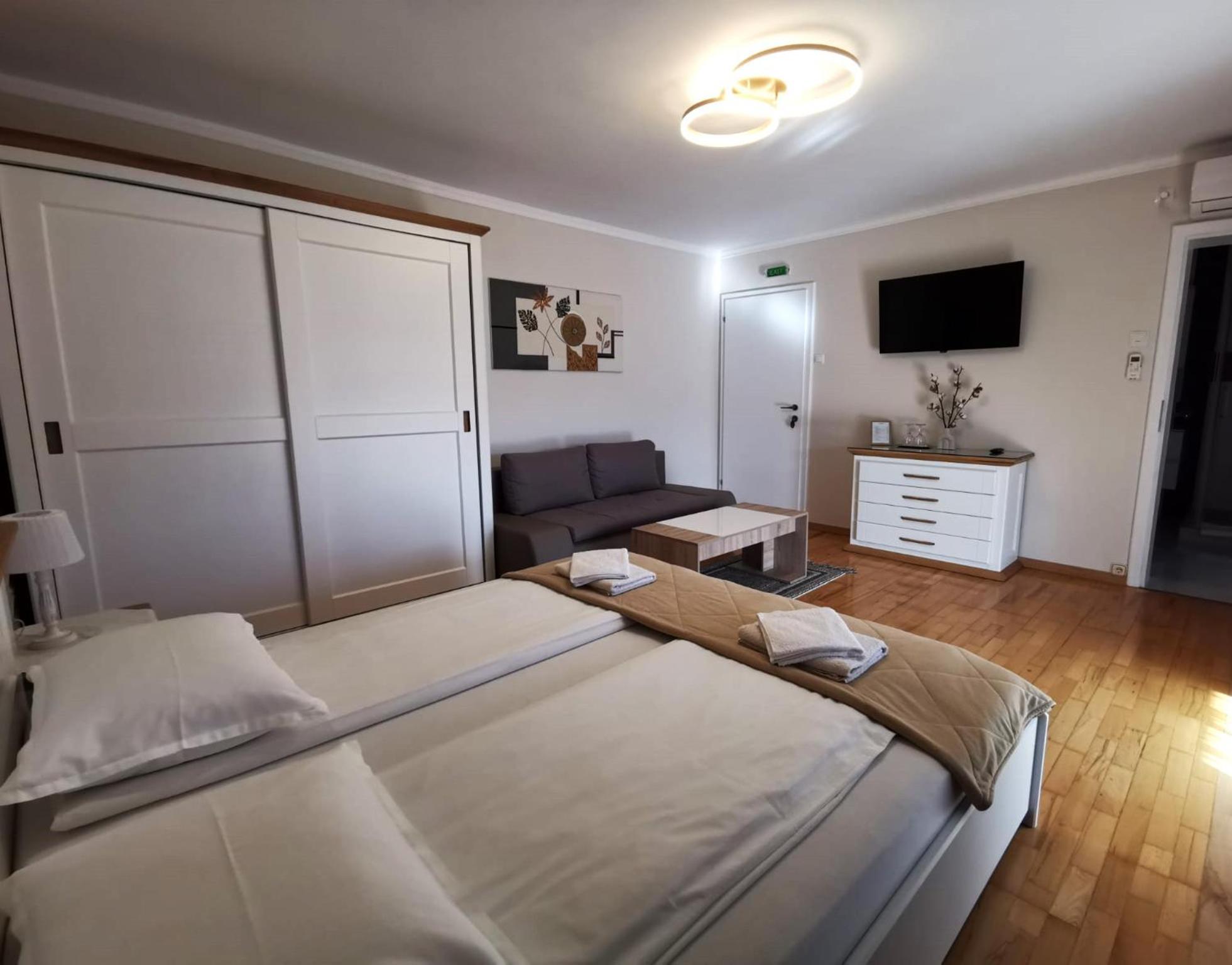 Pensiunea Evelyn Gîrleni Habitación foto